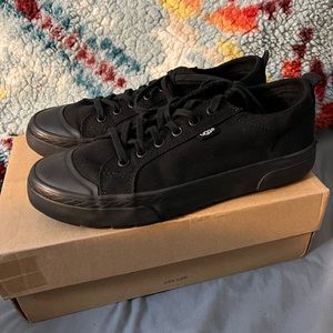 Ugg Aries size 8 sneakers